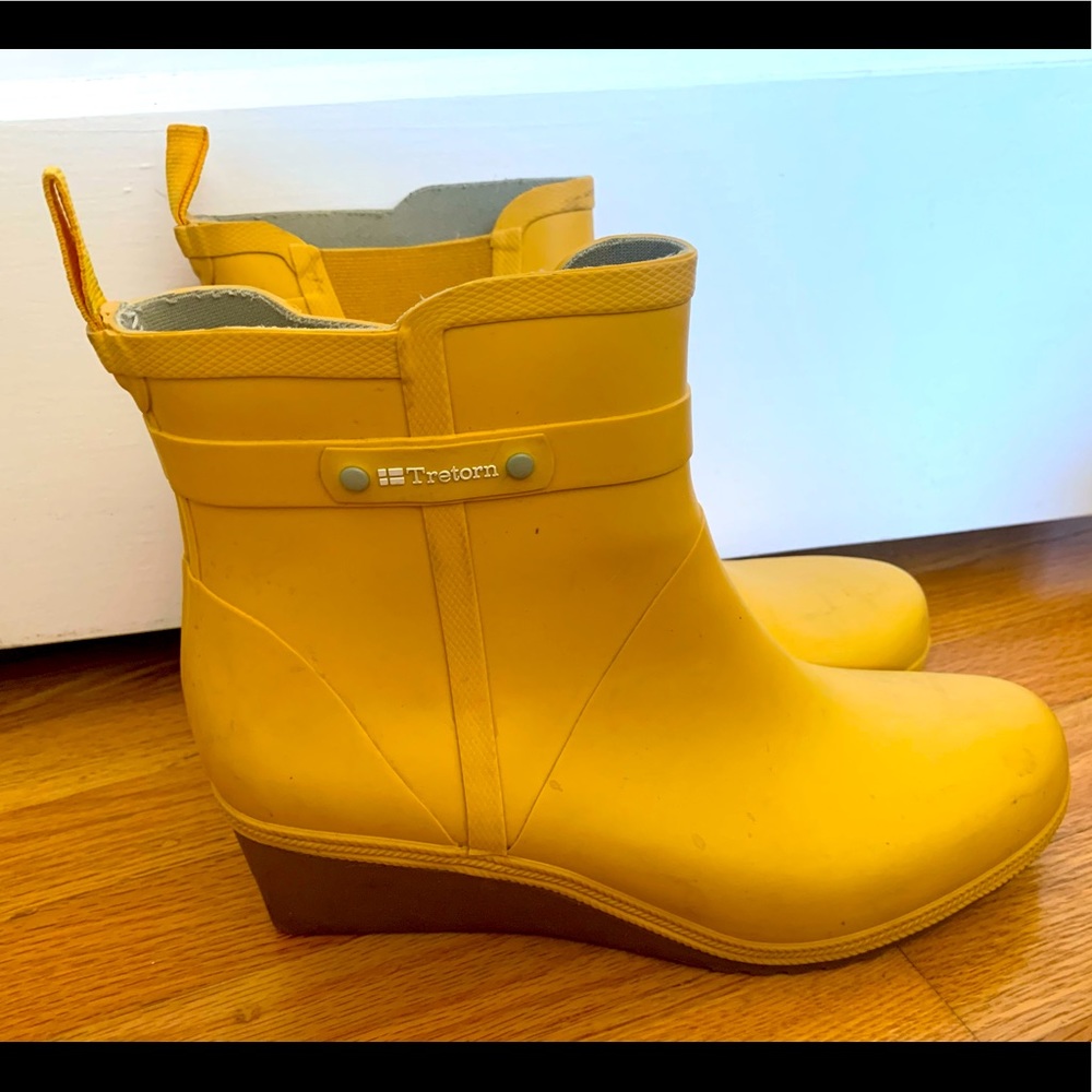 Women’s Tretorn Wedge Rain Boots (size 11)